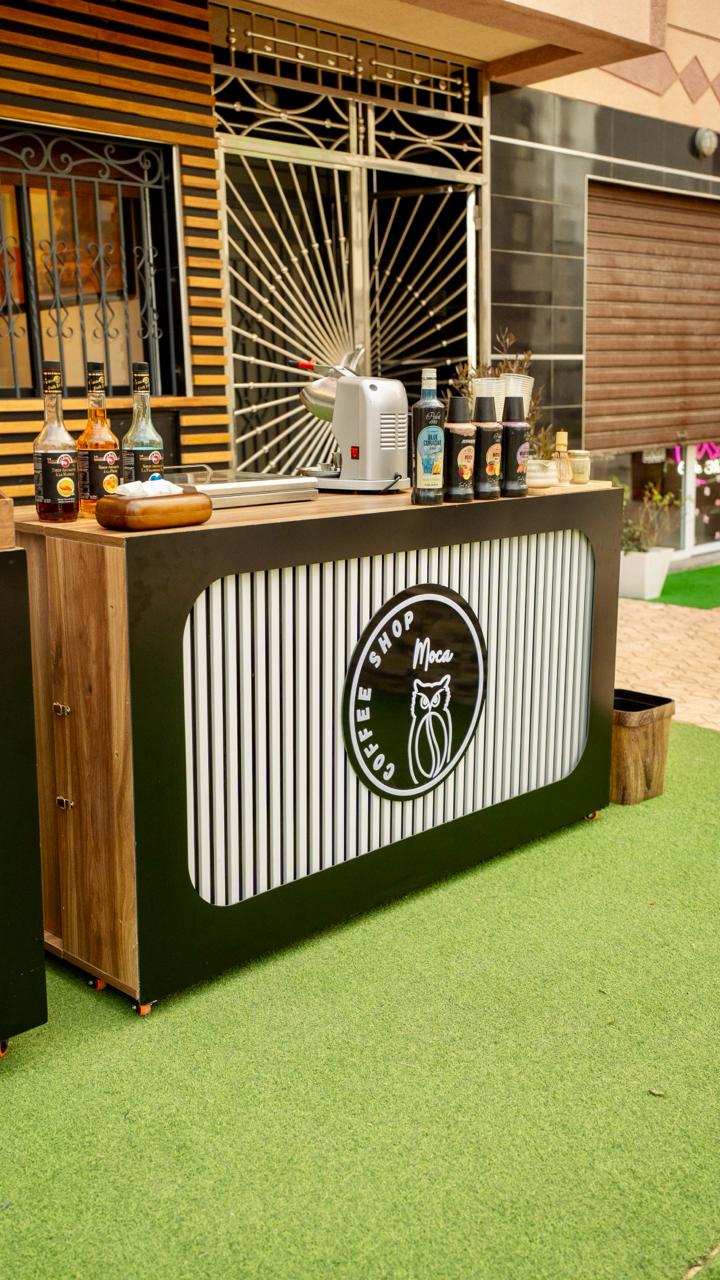 Side view of Coffee Moca mobile bar